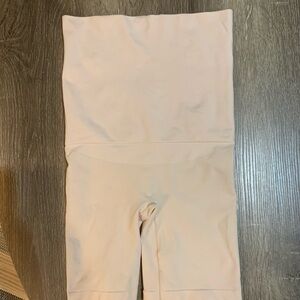 Yummie Tummie Shapewear High Waist Sculpting Short in Almond  Size M/L NWOT
